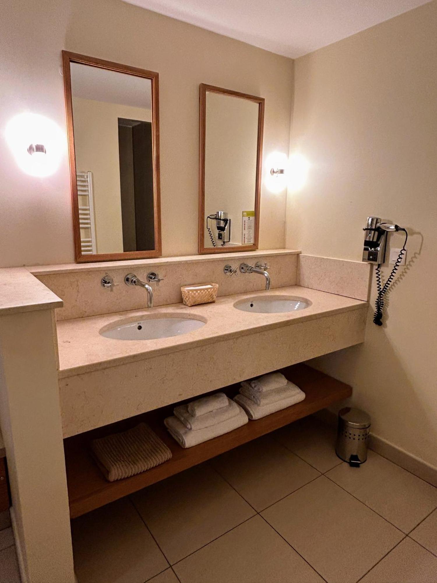 Suite Superieure Domaine Du Golf St Endreol, 1 A 2 Personnes La Motte Exterior foto