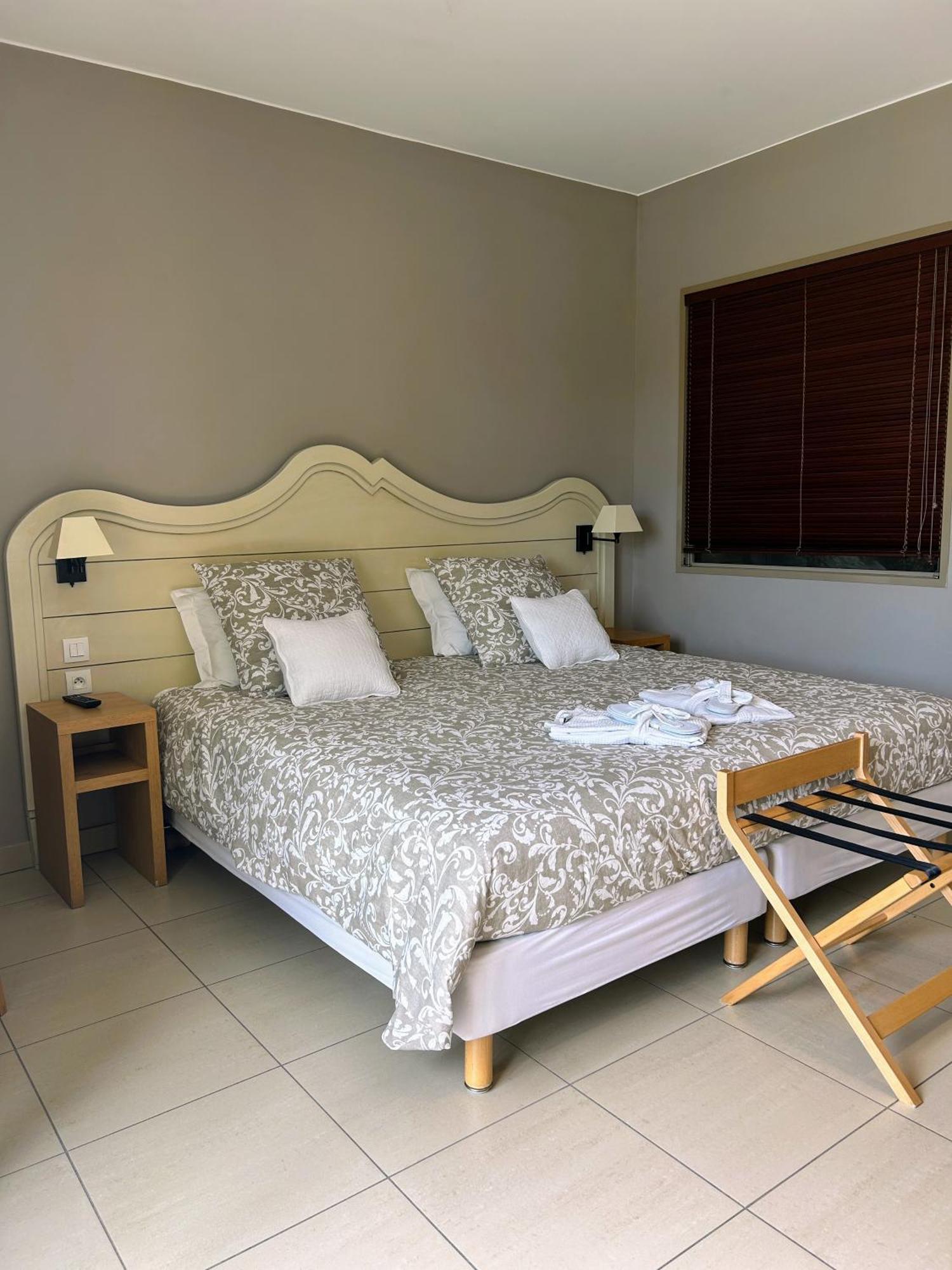Suite Superieure Domaine Du Golf St Endreol, 1 A 2 Personnes La Motte Exterior foto