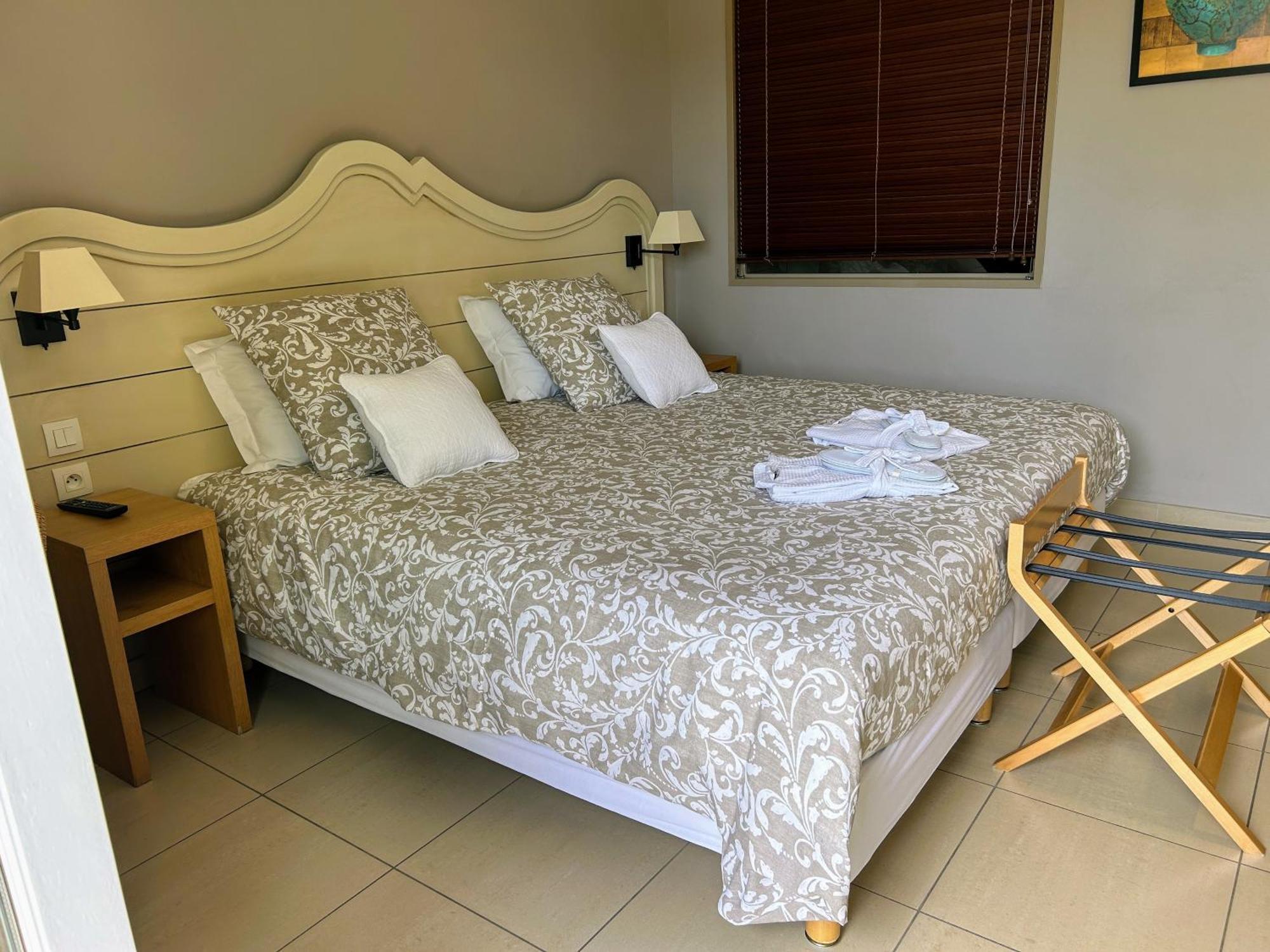 Suite Superieure Domaine Du Golf St Endreol, 1 A 2 Personnes La Motte Exterior foto
