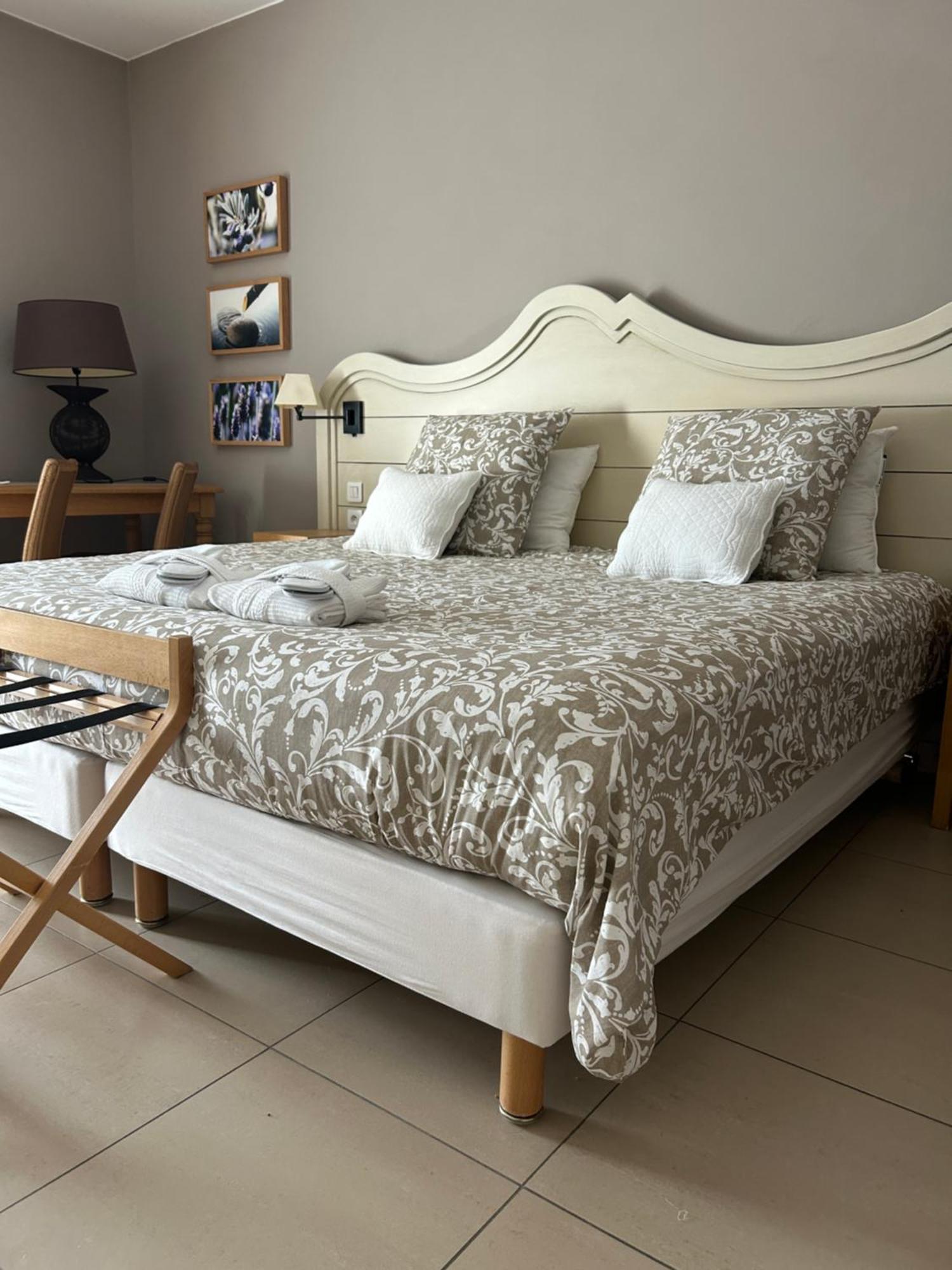 Suite Superieure Domaine Du Golf St Endreol, 1 A 2 Personnes La Motte Exterior foto
